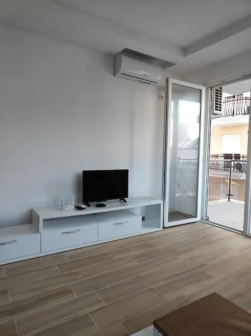 Cozy Apartment In Shengjin